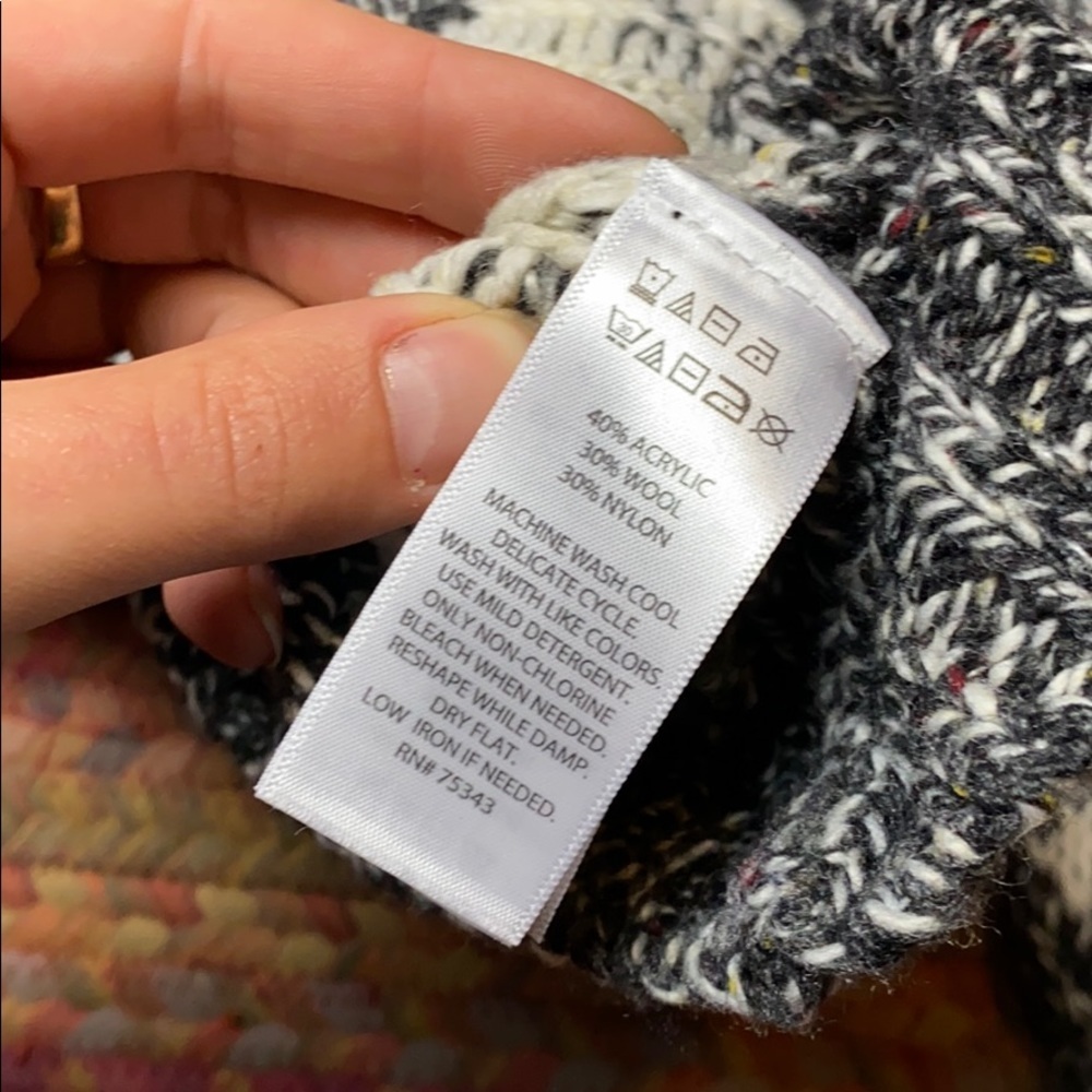 Ruby Moon Grey & White Wool Blend Crop Sweater - image 6